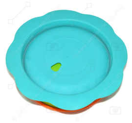 Assiette pour tout-petits fabriquée par Tupperware en orange, vert et bleu