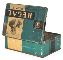 Vintage rectangular cigar tin from Regal for "Regal Deliaantjes" cigars