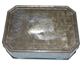 Vintage Huntley & Palmers Wedgwood biscuit tin (1950s/1960s)