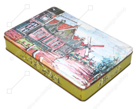 Vintage tin made by the Patria rusk factory with an illustration of the Zaanse Schans