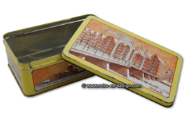 Tin for biscuits by Verkade with images of Amsterdam in winter