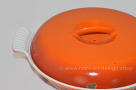 Fuente o cazuela de tres compartimentos de hierro fundido naranja flameado brocante fabricada por DRU con tapa de hierro fundido pesado