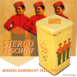 Vintage Vierkante Trommel met Drie Piccolo's voor Beschuit van het merk "Stereo" 🍪