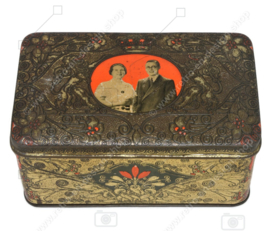 Caja de galletas con la imagen de la princesa Juliana y el príncipe Bernhard, 1936 - 1937