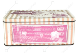 Roze blikken retro trommel voor koek van de Hema met foto's van winkelinterieur