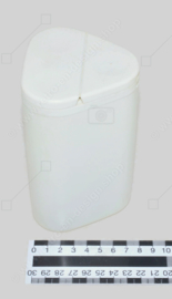 Tupperware "pour N serve" white pourer or spreader for sprinkles, parmesan cheese and more...