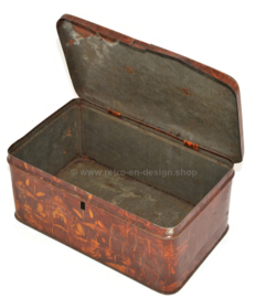 Old brocante-vintage tin bread box with handle