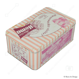 Boîte rétro rose pour biscuits par Hema avec des photos de l'intérieur de la boutique