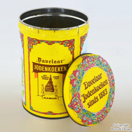 Boîte de Jodenkoeken Nostalgique de Davelaar avec des Moulins à Vent d'Alkmaar : Un Morceau de la Tradition Pâtissière Néerlandaise