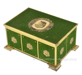 Vintage goudkleurig kistje bekleed met groen vilt, afbeelding van Cleopatra