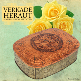Vintage Verkade tin biscuit tin "Heraut" with text Semper Servat Virtvtem