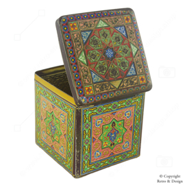 Lata Vintage en Forma de Cubo para Té con Motivos Orientales – Práctica y Decorativa