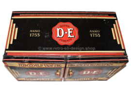 Groot vintage winkelblik met twee deurtjes voor Douwe Egberts Koffie Thee, Anno 1753