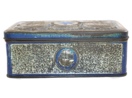 Blikken tabaksdoos in blauw/zilver met relief van schepen voor ster-tabak van Niemeijer