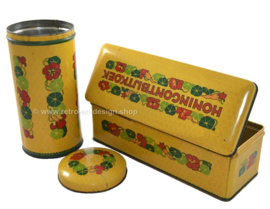 Biscuit tin and gingerbread tin by Verkade with the design of Indian Cress
