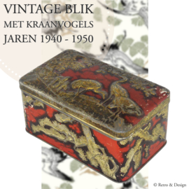 "Boîte ancienne et enchanteur des années 1940-1950 : pin blanc japonais et grues en relief"