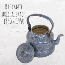 Grey cloudy, enamelled brocante water kettle with handle