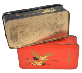 Set vintage blikken trommels voor DE GRUYTER met oosters vogeldecor in zwart en rood