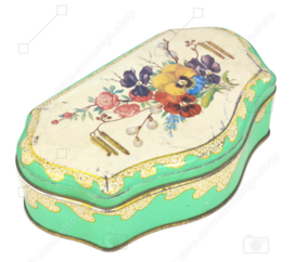 Scalloped green vintage tea tin by DE GRUYTER with floral decoration