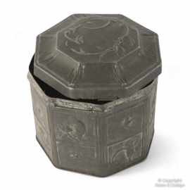 Lata Vintage Verkade Octogonal con Relieve de Pájaros – Art Déco – Caja de Galletas Holandesa – Años 30