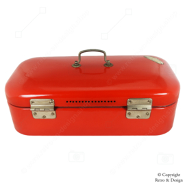 Schöne rote Vintage-Emaille-Brotbox aus den 1940er-1960er Jahren: Ein zeitloser Küchenklassiker