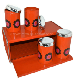 Papelera y contenedores de almacenamiento naranja, diseño Patrice van Uden, marca Brabantia