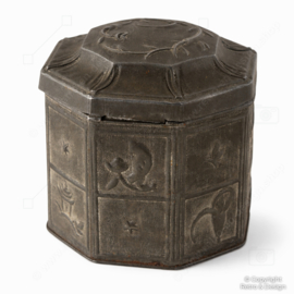 Lata Vintage Verkade Octogonal con Relieve de Pájaros – Art Déco – Caja de Galletas Holandesa – Años 30