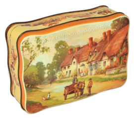 Vintage cigars tin "Village" by cigar manufacturer Champ Clark