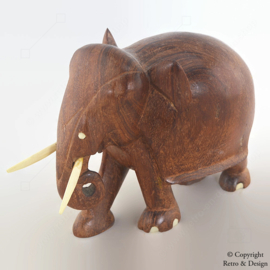 Artisanat Rétro : Éléphant en Bois de Teck Façonné à la Main des Années 60/70
