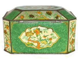 Vintage blikken thee kistje in groen met oranje details in oosterse stijl
