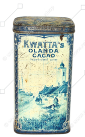 Boîte vintage rectangulaire pour 1 kg de cacao KWATTA avec un tableau de carreaux bleu de Delft représentant un village de pêcheurs