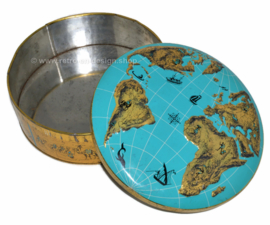 Vintage Keksdose mit einer auf dem Deckel geprägten Weltkarte
