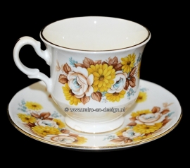 Vintage Bone china Porzellan Tasse und Untertasse. Royal Vale G 174