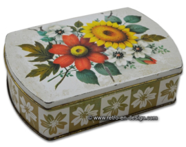 Vintage blik met diverse zomerbloemen, container made in GT Britain