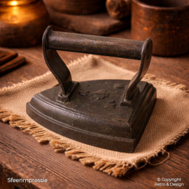 Antique Cast Iron Flat Iron No. 5 – Fleur-de-lis Mark – Brocante Decor