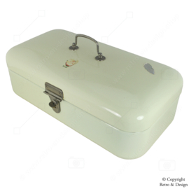 "Vintage Cream-Coloured Enamel Bread Box from the 1925-1950 Era: A Timeless Kitchen Classic"