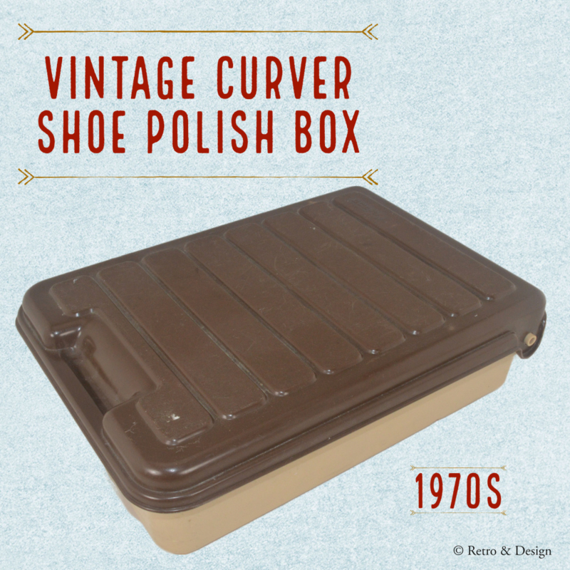 Caja para limpiar zapatos vintage de plástico de los años 70 con tapa con bisagras de Curver en beige y marrón