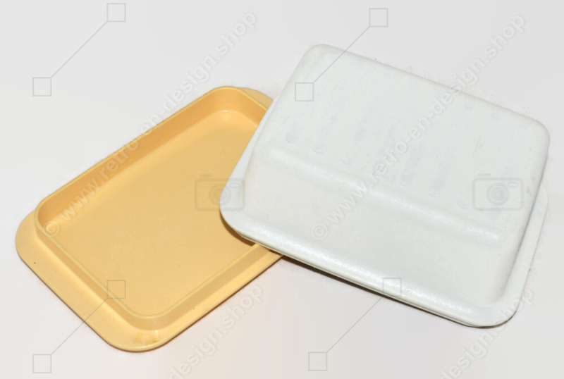Vintage Tupperware botervloot met wit deksel en gele tray