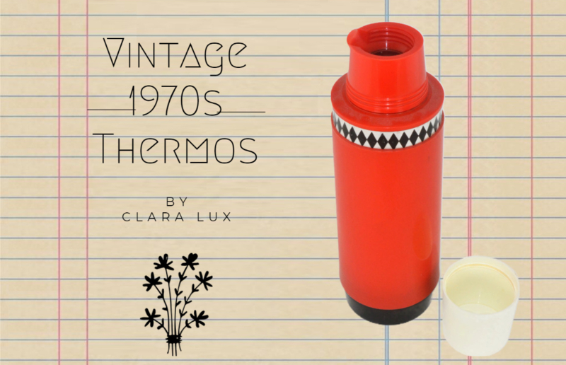 Vintage rode jaren 70 thermoskan met zwarte details in ruitvorm