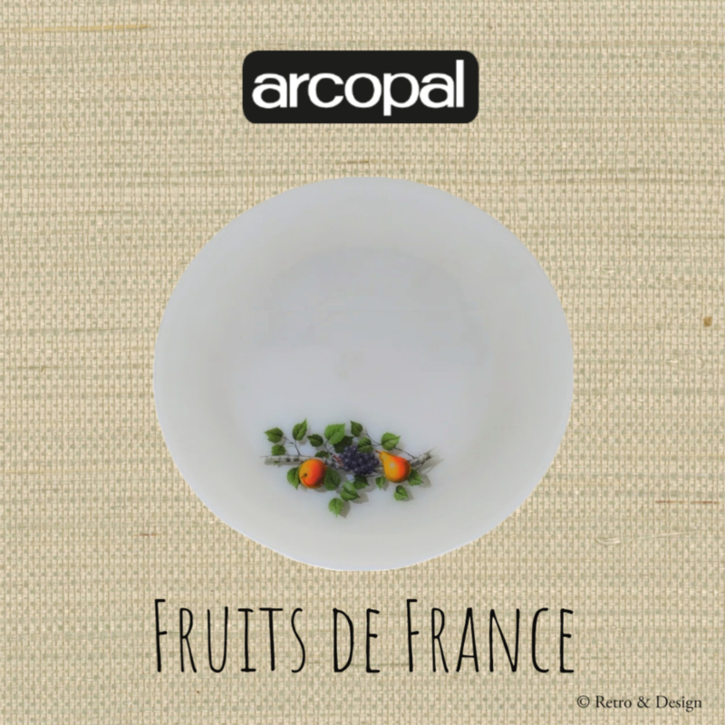 Groot serveerbord 28 cm. Arcopal Fruits de France met appel, druif en peer motief