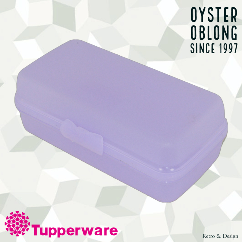 Tupperware Sandwich Keeper, lunch box with clip closure, VINTAGE TUPPERWARE