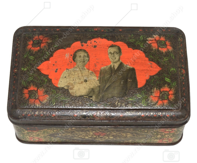 Vintage Blechdose mit Reliefbild von Prinzessin Juliana und Prinz Bernhard