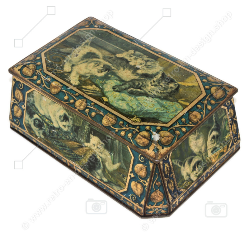 Vintage tin with images of cats by Henriëtte Ronner-Knip
