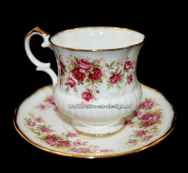 Elizabethan Fine Bone China Tasse Und Untertasse Archiv Retro Design 2nd Hand Collectibles Webshop Fur Retro Vintage Wohnaccessoires