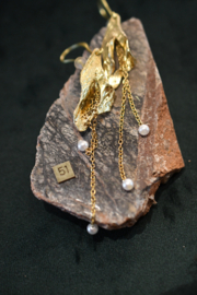 Kali earring shell pearl