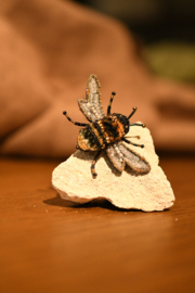 Broche Bij