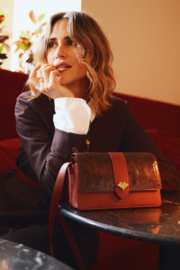 Alva Red + statement flap