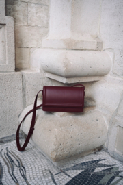 Alva Red + statement flap