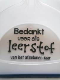 Stoffer en blik... Bedankt voor alle leerstof