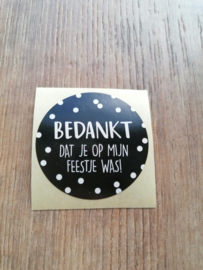 Zwarte ronde sluitsticker bedankt dat je op mijn feestje was!